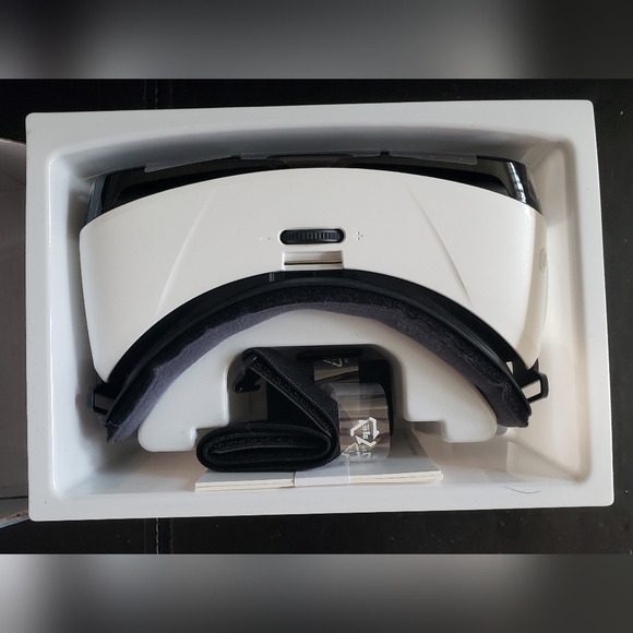 Samsung Gear VR Virtual Reality Headset Galaxy Note 5/S6/S6 Edge/S7/Edge S7 - Picture 3 of 3